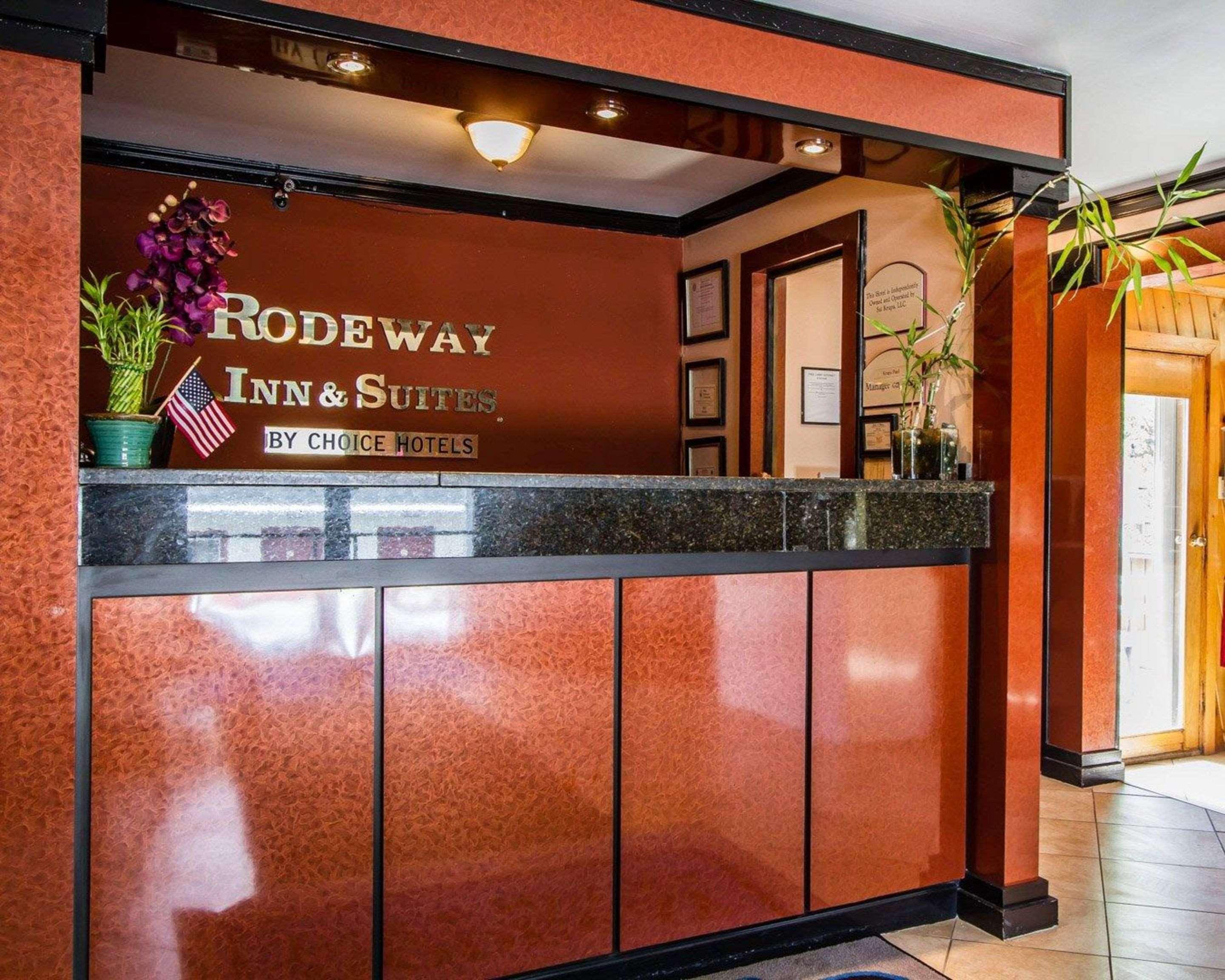 Rodeway Inn & Suites Brunswick Near Hwy 1 Exterior photo
